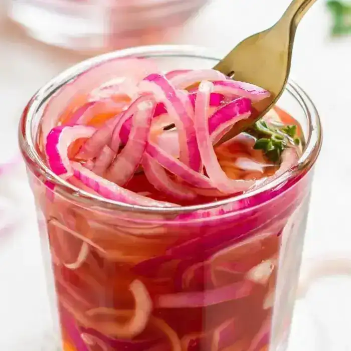 Маринованный красный лук
