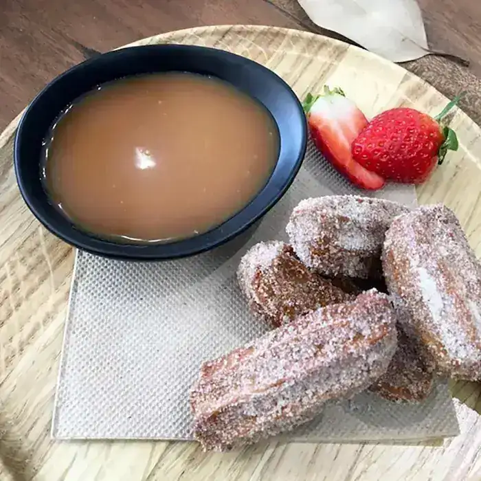 Шоколадные чуррос с шоколадно-соленой карамелью